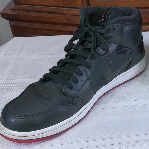 EUC Nike Air Jordan Retro Mid High Leather Black/Black Athletic Shoe Mens Sz11